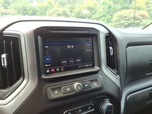 Used 2020 Chevrolet Silverado 1500 Custom w/ Custom Value Package AWD/4WD image 17