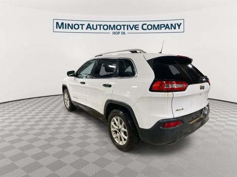 Used 2017 Jeep Cherokee Latitude w/ Cold Weather Group image 6