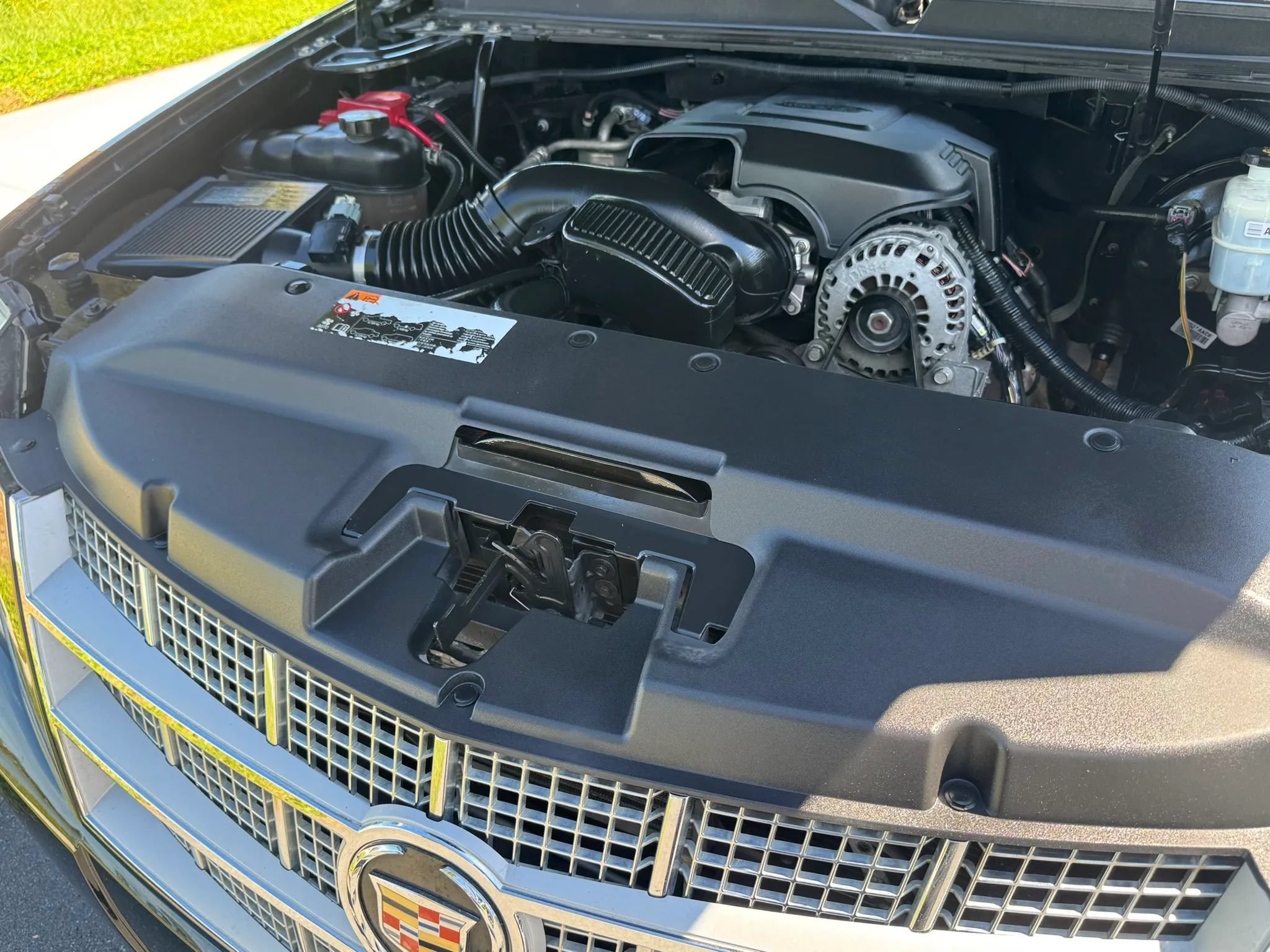 Used 2012 Cadillac Escalade Platinum RWD image 33