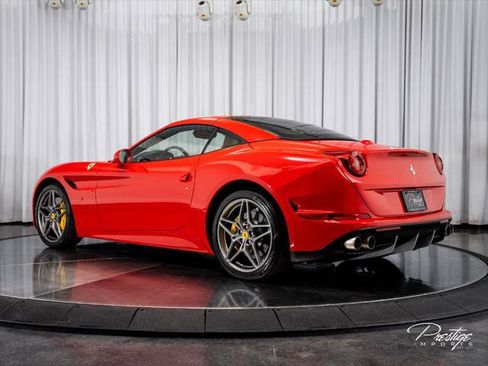 Used 2016 Ferrari California T RWD image 14