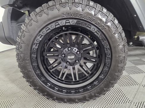 Used 2025 Jeep Wrangler Sport AWD/4WD image 8