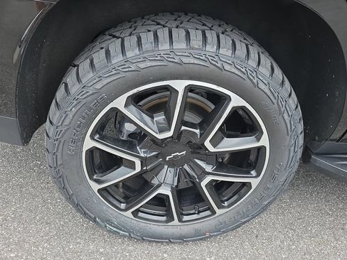 Used 2023 Chevrolet Tahoe RST RWD image 8