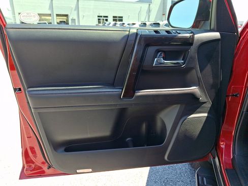 Certified 2021 Toyota 4Runner TRD Off-Road Premium w/ Moonroof Package AWD/4WD image 14