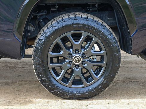 Used 2024 Toyota Tundra Platinum image 9