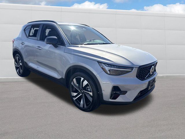 Used 2023 Volvo XC40 B5 Ultimate w/ Protection Package Premier AWD/4WD image 13