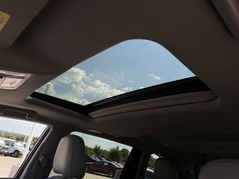 Used 2016 Toyota Highlander XLE FWD image 24