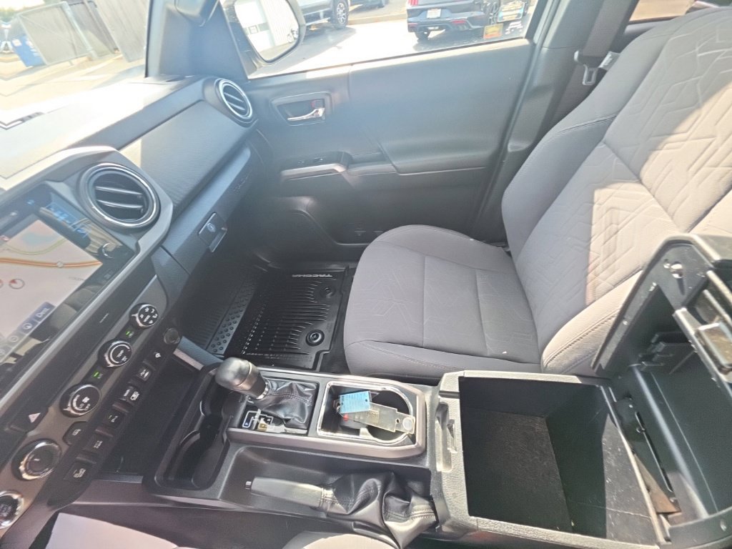 Used 2019 Toyota Tacoma TRD Sport w/ Technology Package AWD/4WD image 25