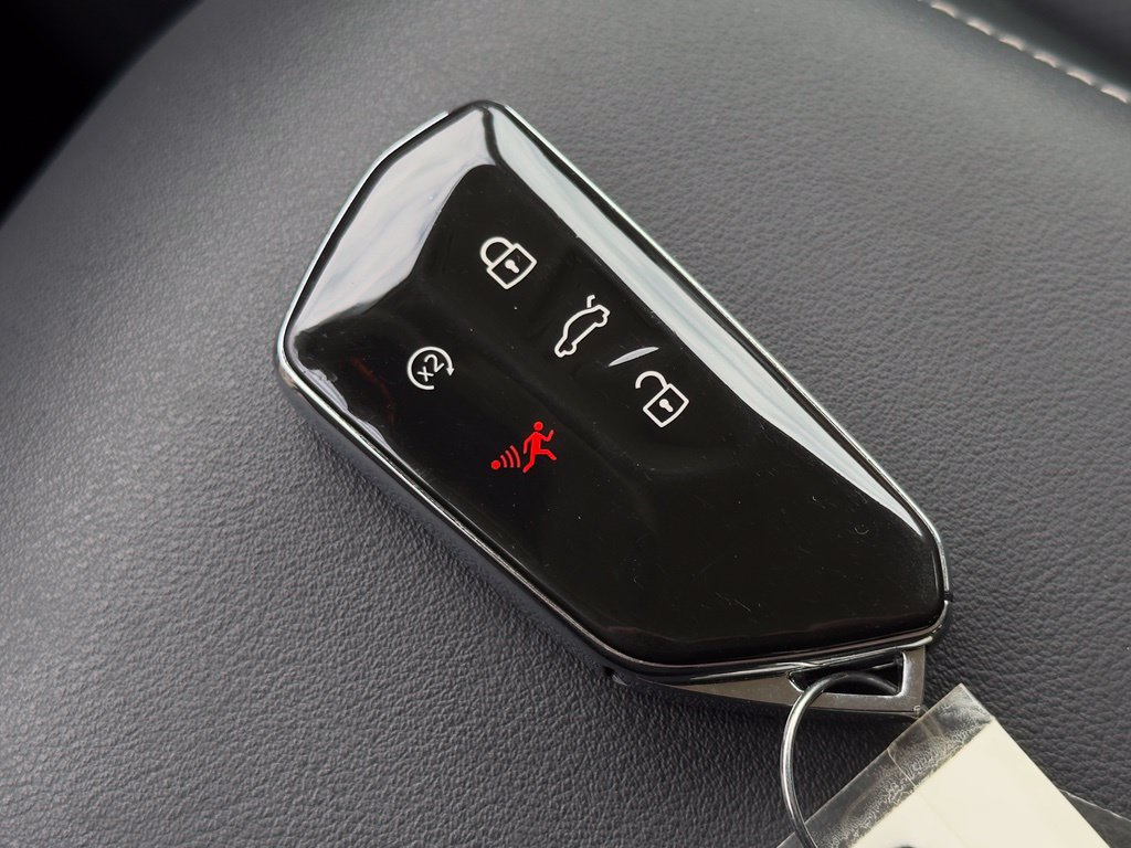 Used 2026 Volkswagen Tiguan SE AWD/4WD image 7