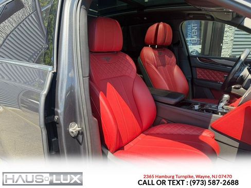 Used 2017 Bentley Bentayga AWD/4WD image 2