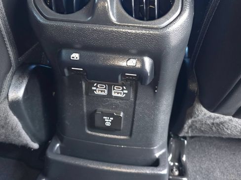 Used 2023 Jeep Wrangler Unlimited Sahara w/ Cold Weather Group AWD/4WD image 19