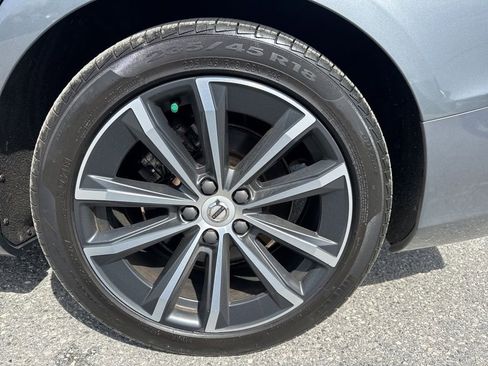 Used 2021 Volvo S60 T5 Momentum image 30