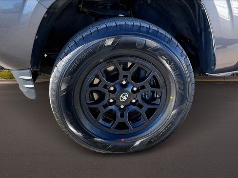 Certified 2019 Toyota Tacoma SR5 image 9