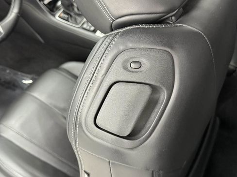 Used 2017 INFINITI Q60 w/ Premium Package image 28