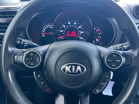 Used 2015 Kia Soul + FWD image 18