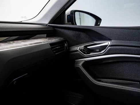 Used 2021 Audi e-tron Premium w/ Convenience Plus Package image 39