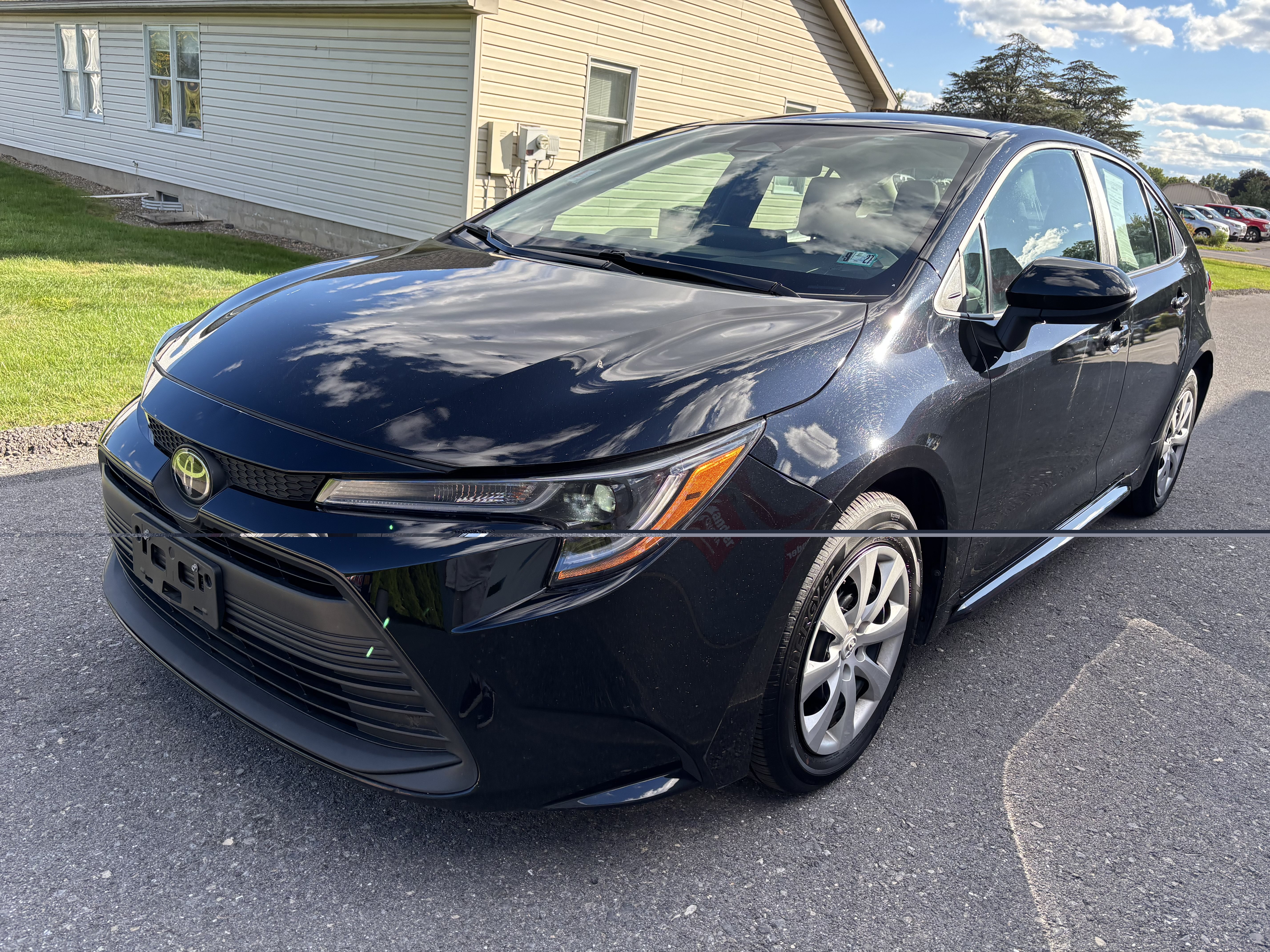 Used 2025 Toyota Corolla LE FWD image 8