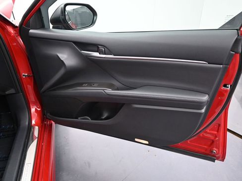 Used 2024 Toyota Camry XSE w/ Navigation Package image 21