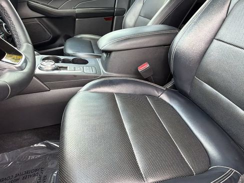 Certified 2022 Ford Escape Titanium FWD image 30