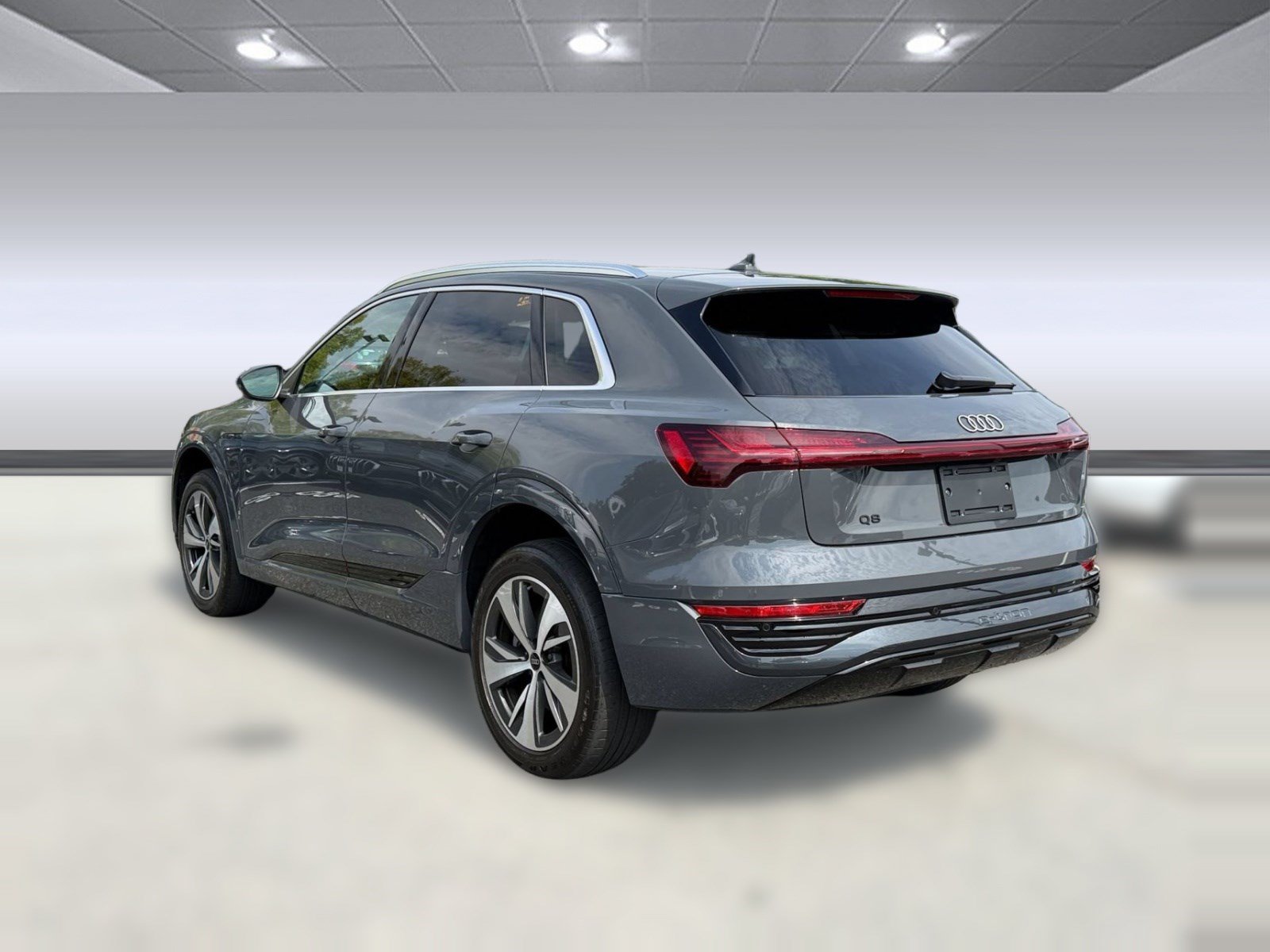 Used 2024 Audi Q8 e-tron Premium Plus AWD/4WD image 3
