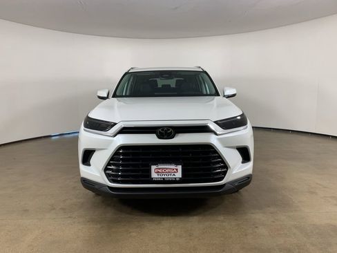 Used 2024 Toyota Grand Highlander AWD image 3