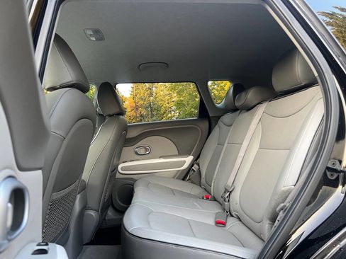 Used 2015 Kia Soul EV + image 14