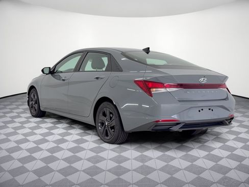 Used 2021 Hyundai Elantra SEL w/ Cargo Package FWD image 3