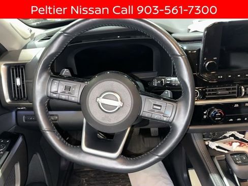 Certified 2024 Nissan Pathfinder Platinum FWD image 19
