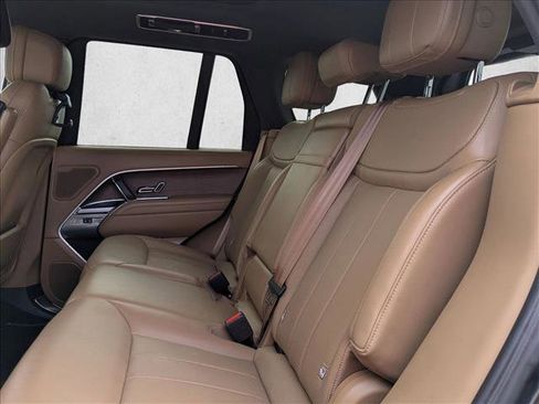 Used 2025 Land Rover Range Rover SE AWD/4WD image 15