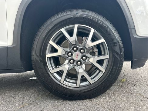 Used 2023 GMC Acadia SLT FWD image 13