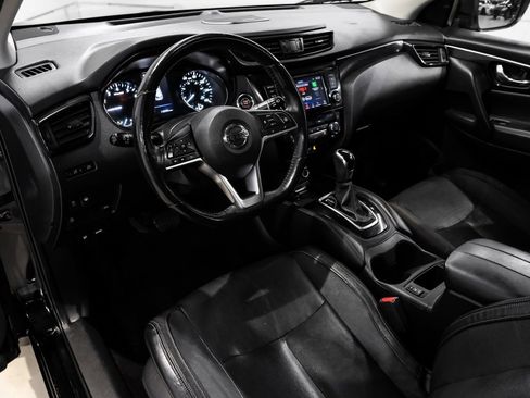 Used 2019 Nissan Rogue Sport SL w/ Premium Package image 3