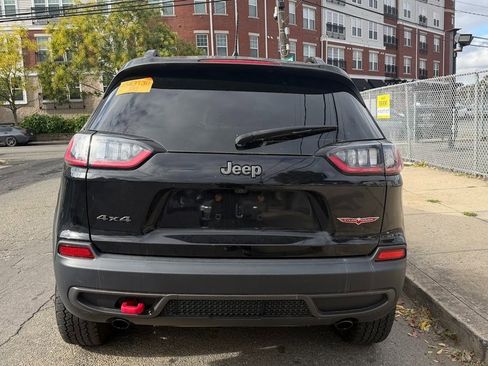 Used 2022 Jeep Cherokee Trailhawk image 6