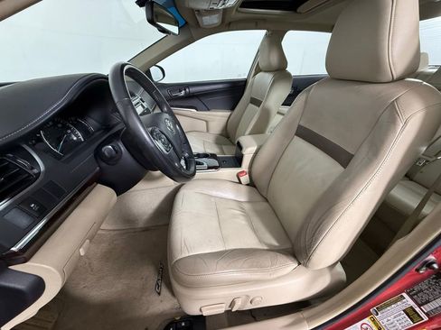 Used 2014 Toyota Camry L image 6