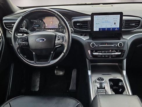 Used 2020 Ford Explorer XLT w/ Equipment Group 202A AWD/4WD image 19