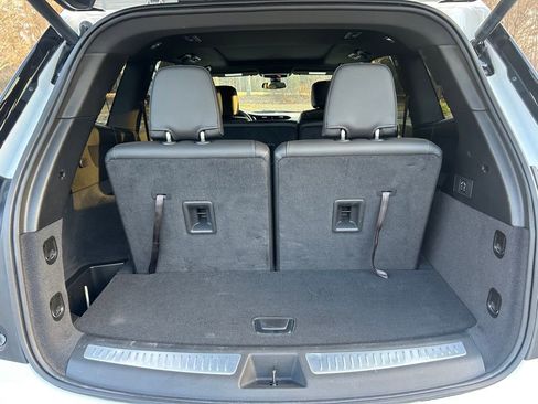 Used 2025 Cadillac XT6 Luxury image 43