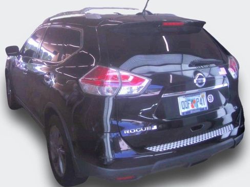 Used 2016 Nissan Rogue SL w/ SL Premium Package FWD image 4