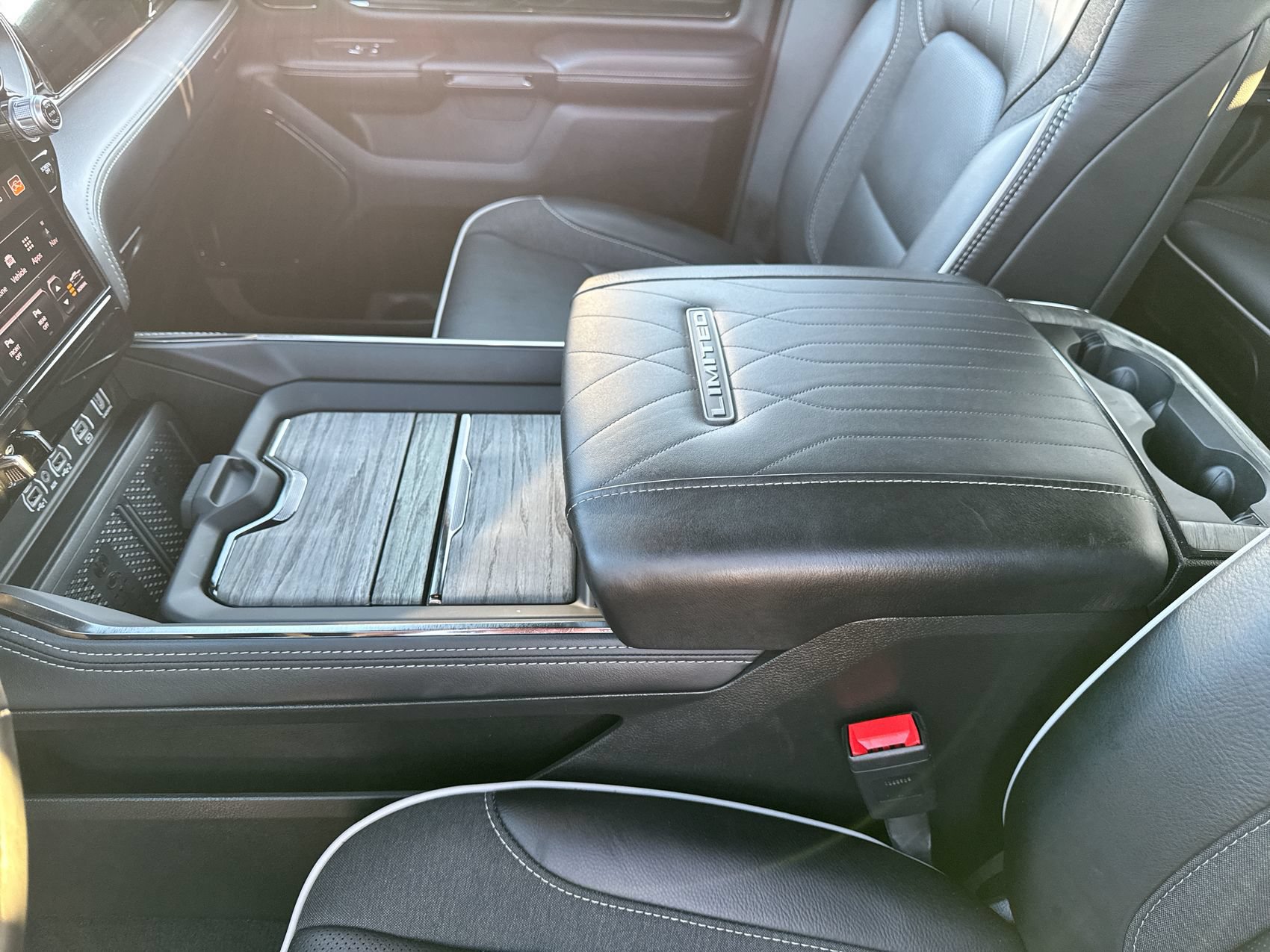 Used 2025 RAM 1500 Limited AWD/4WD image 21