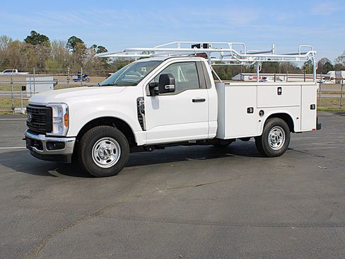 Used 2025 Ford F250 XL w/ XL Chrome Package RWD image 3