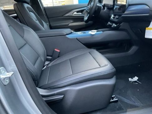 New 2026 Chevrolet Equinox EV LT image 17