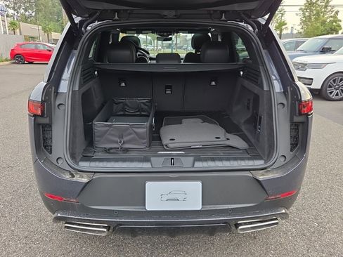 New 2025 Land Rover Range Rover Sport SE image 16