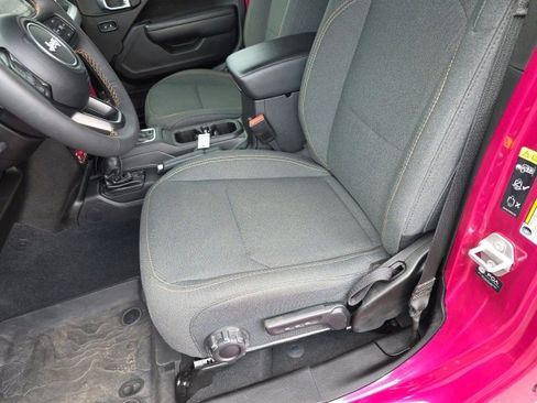 Used 2024 Jeep Gladiator Sport image 15