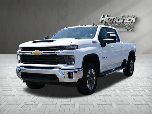 Used 2026 Chevrolet Silverado 2500 LT w/ Safety Package AWD/4WD image 5