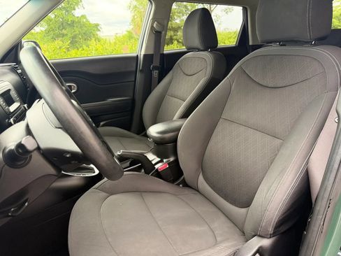 Used 2014 Kia Soul FWD image 25
