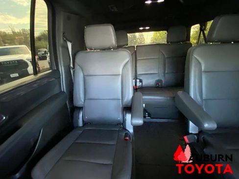Used 2023 Chevrolet Suburban Z71 w/ Luxury Package AWD/4WD image 26