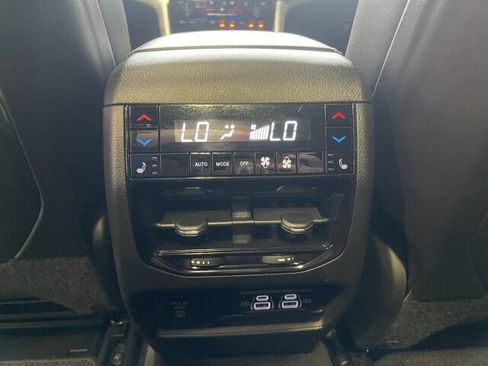 Used 2025 Jeep Grand Cherokee Summit w/ Obsidian Package AWD/4WD image 16