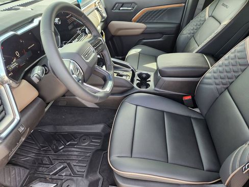 New 2026 GMC Canyon Denali image 9