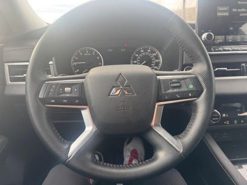 Used 2024 Mitsubishi Outlander SE image 13