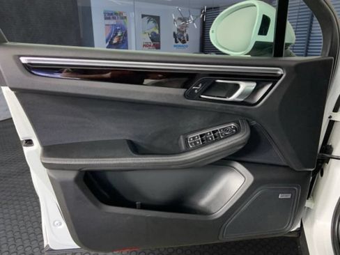 Used 2019 Porsche Macan AWD/4WD image 22