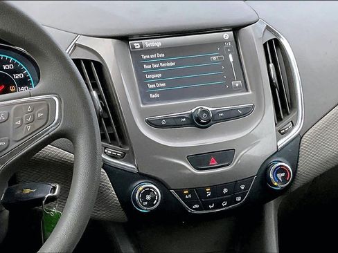 Used 2017 Chevrolet Cruze LT image 15