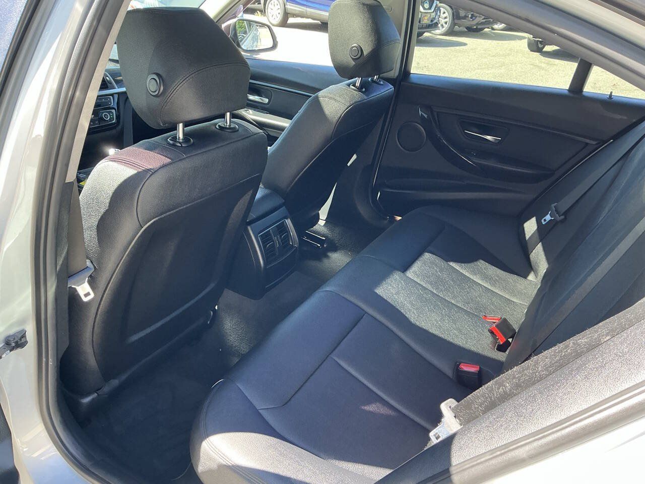 Used 2018 BMW 320i xDrive Sedan AWD/4WD image 24