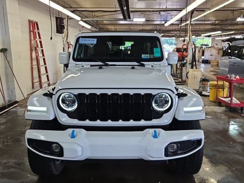 Used 2024 Jeep Wrangler High Altitude AWD/4WD image 2